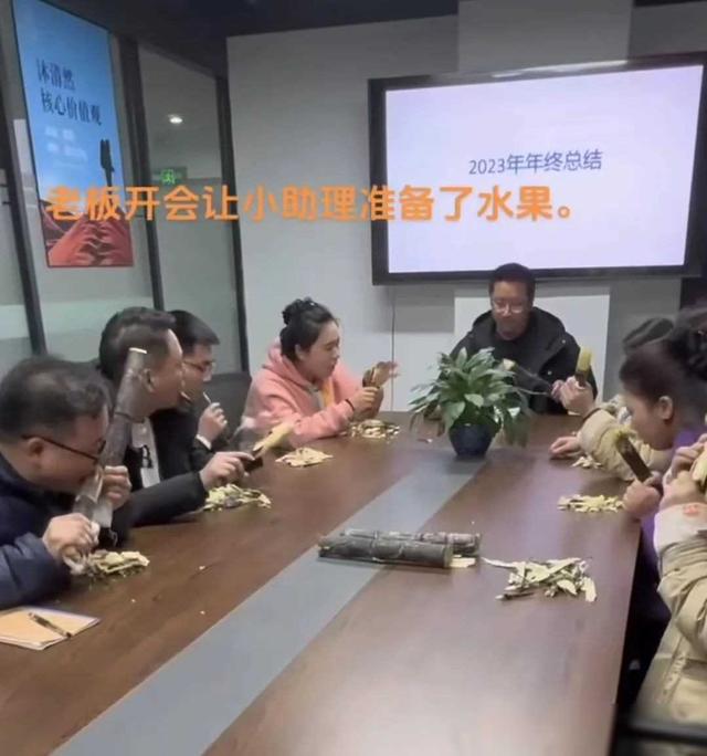 广东一美女修车火爆网络，围观迷人身材！网友：我也要修