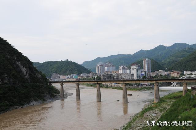 陕甘川交界有座神秘“边城”，美女很多，人口密度之高吓到初访者