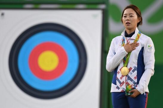 韩国美女神射手为磨砺强大内心睡在墓地，让蜥蜴等恶心动物身上爬