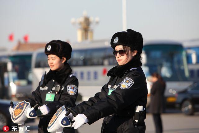 女神也是女汉子 悉数各地女警颜值排行