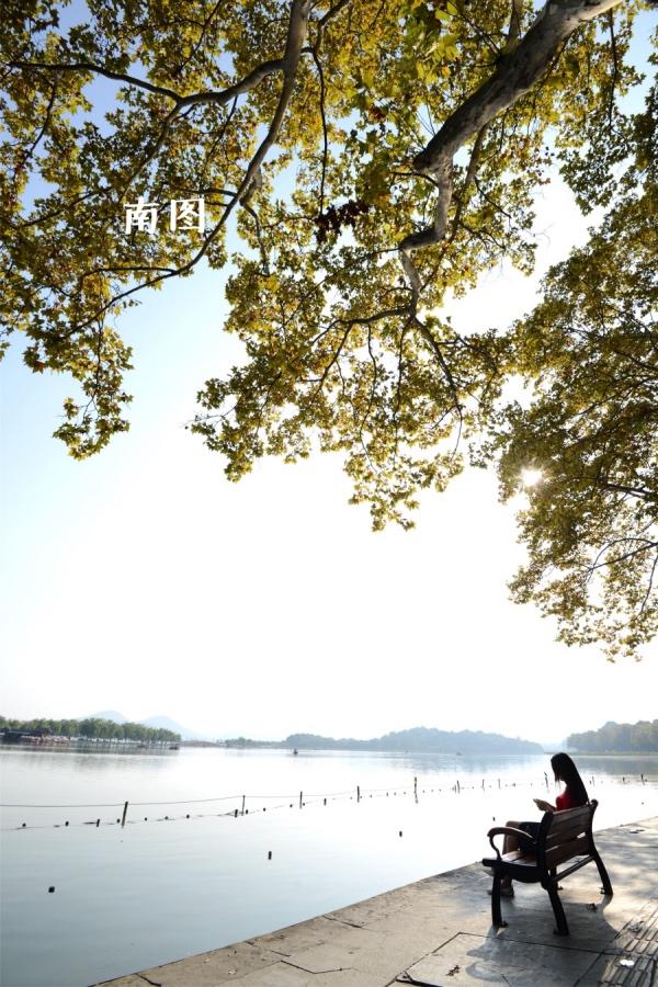 “人间天堂”西湖秋景怡人美如画 红衣美女神秘浪漫多情迷人