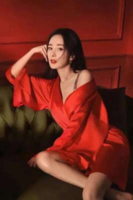 真丝吊带内衣美女写真(杨幂蕾丝内衣写