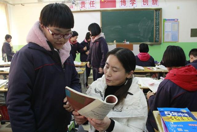 这组照片火了！河北这位女教师成“网红” 学生称她为“女神”