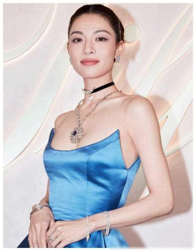 钟楚曦胸胯齐扬，马伊琍柔腰优美，唐嫣婀娑娇俏，女星魅力尽显